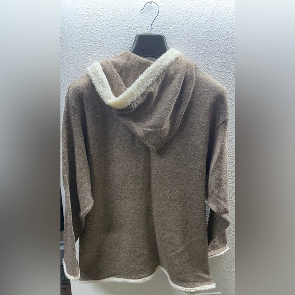 Lemon Grass Winter Motif Sweater - Picture 7 of 7